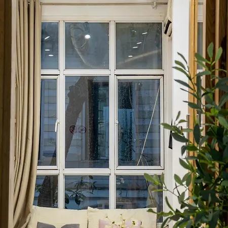 Bright Large Window Room Private External Bathroom-3